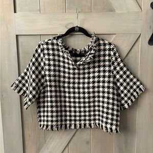 Sunland 17 Black and Cream Houndstooth Women's Top